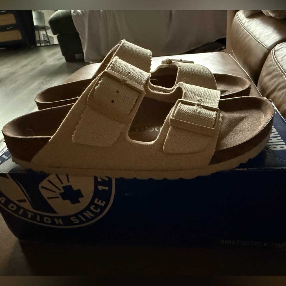 Birkenstock Arizona Rivet Size 38 in Eggshell - Picture 4 of 6